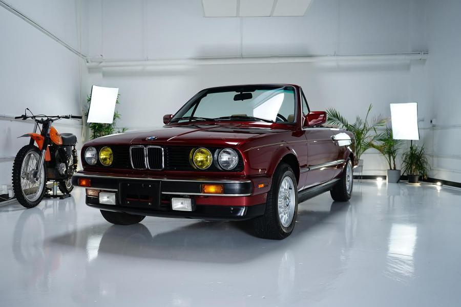  BMW 325i Convertible (Calypso Red) 1990 года  (фото 3 из 190)